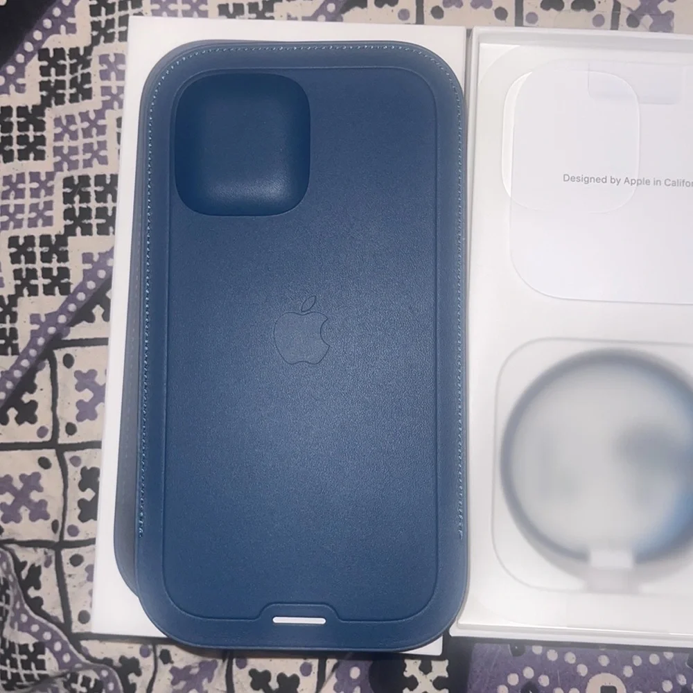 MagSafe iPhone 12 Pro Max leather sleeve